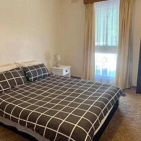 Golden House Apartment Спригвейл Екстериор снимка