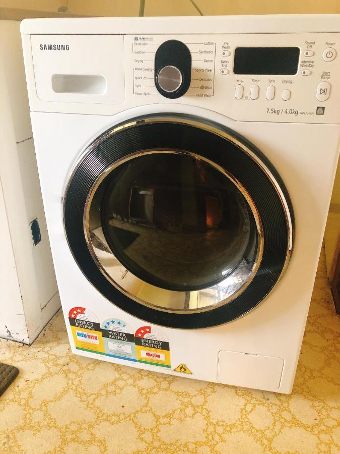 Golden House Apartment Спригвейл Екстериор снимка