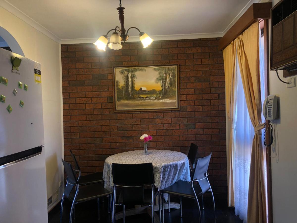 Golden House Apartment Спригвейл Екстериор снимка