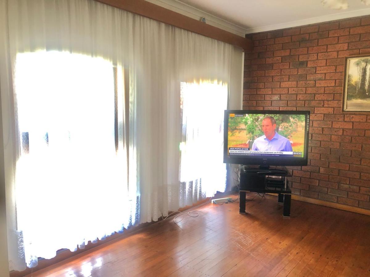 Golden House Apartment Спригвейл Екстериор снимка