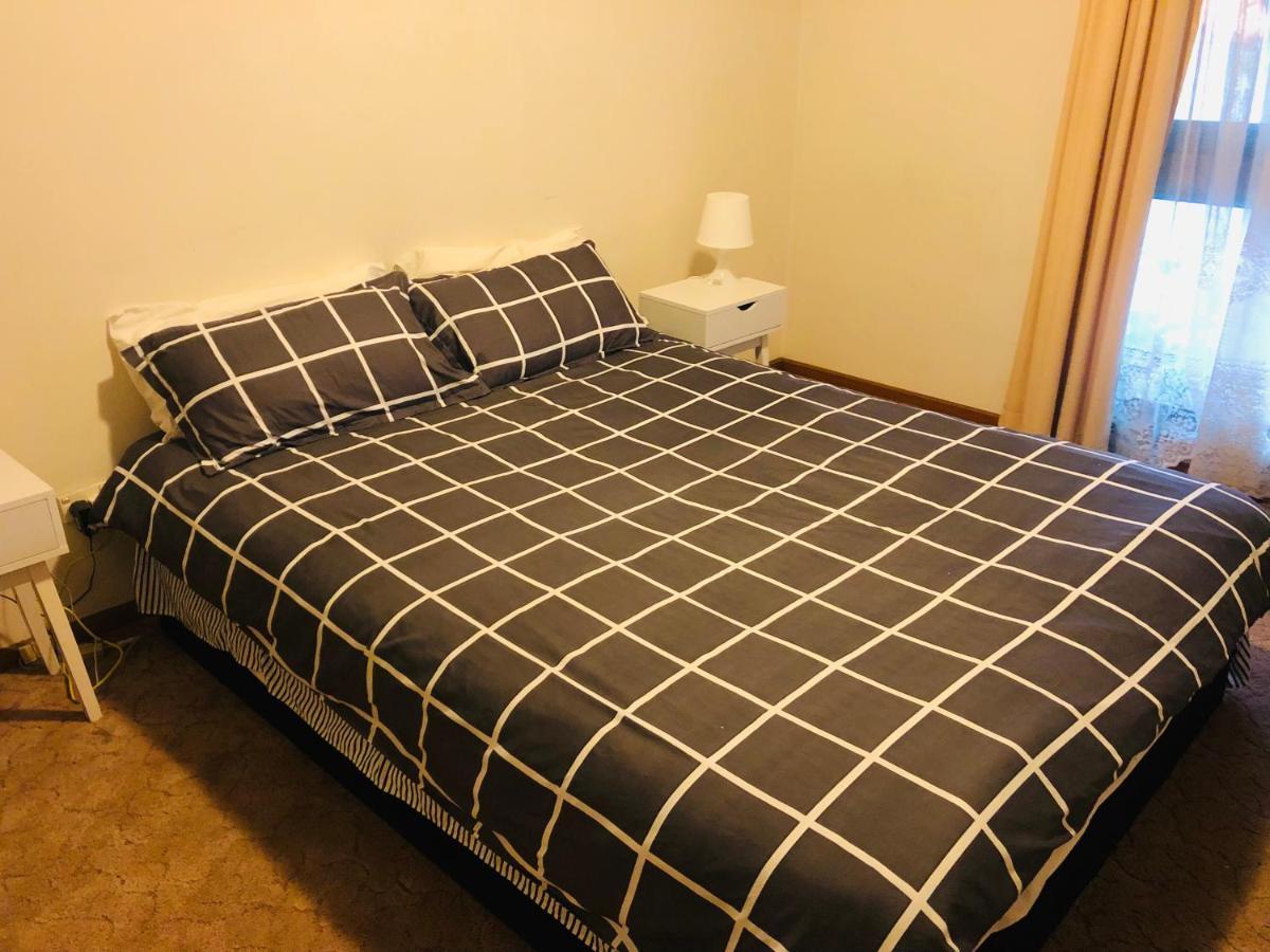 Golden House Apartment Спригвейл Екстериор снимка