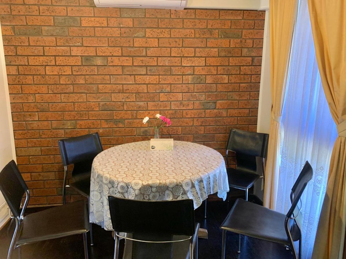 Golden House Apartment Спригвейл Екстериор снимка